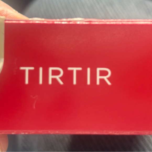 TIRTIR Red Makeup Foundation - Picture 4 of 6